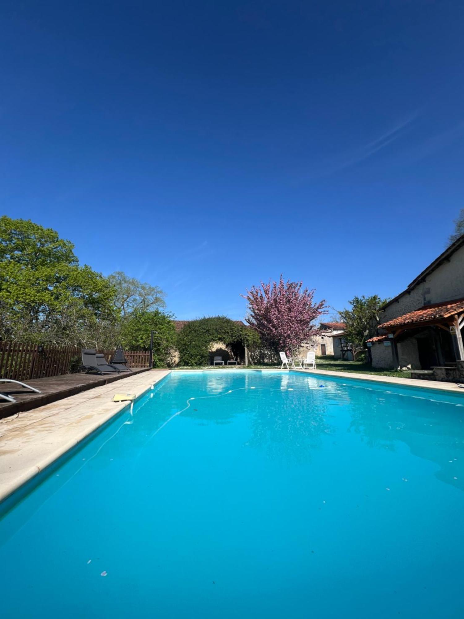 La Colline De Tilleul - Les Deux Puits - Cosy Cottage With Swimming Pool Near Aubeterre Saint-Romain  Exterior photo