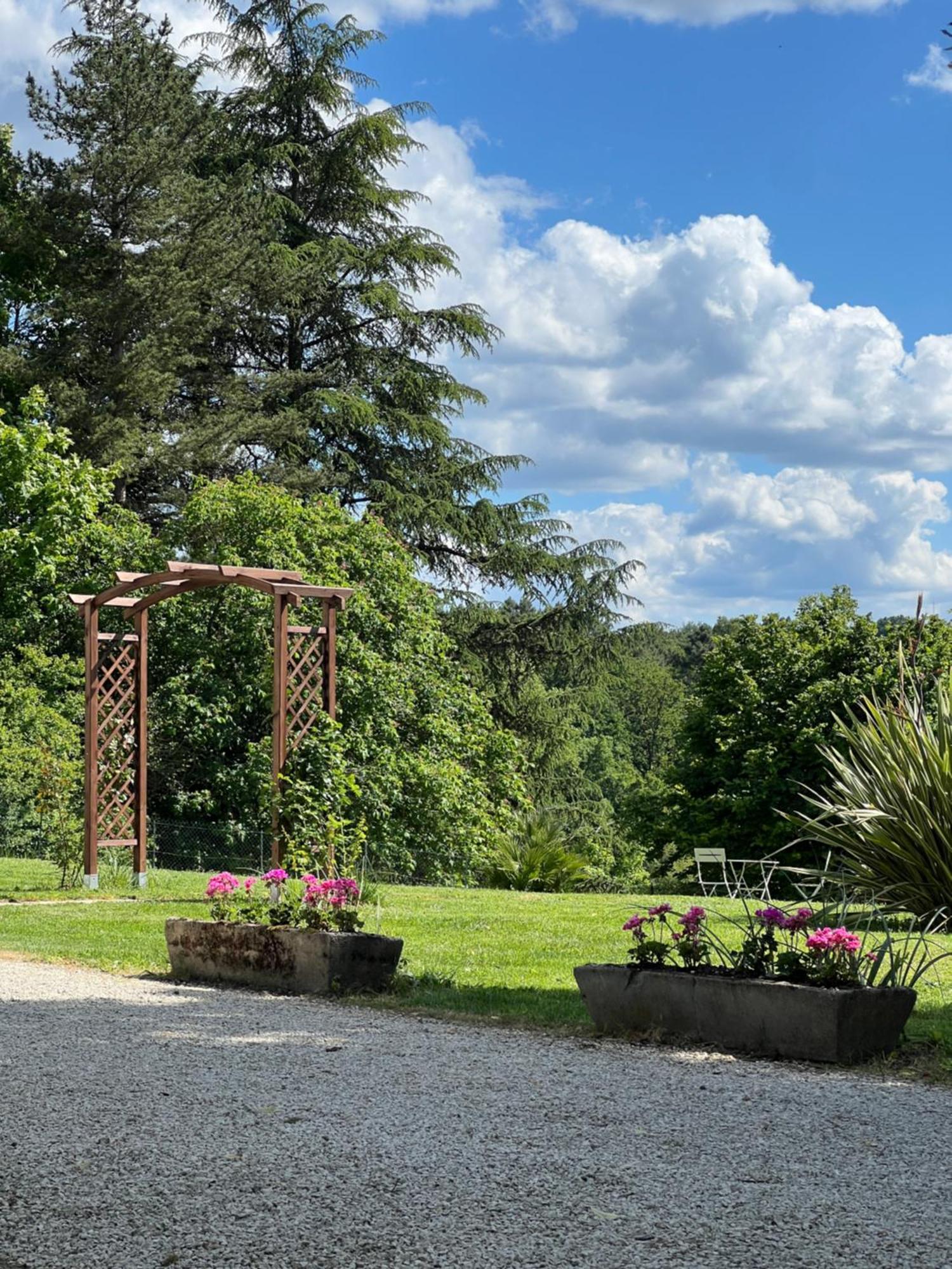 La Colline De Tilleul - Les Deux Puits - Cosy Cottage With Swimming Pool Near Aubeterre Saint-Romain  Exterior photo