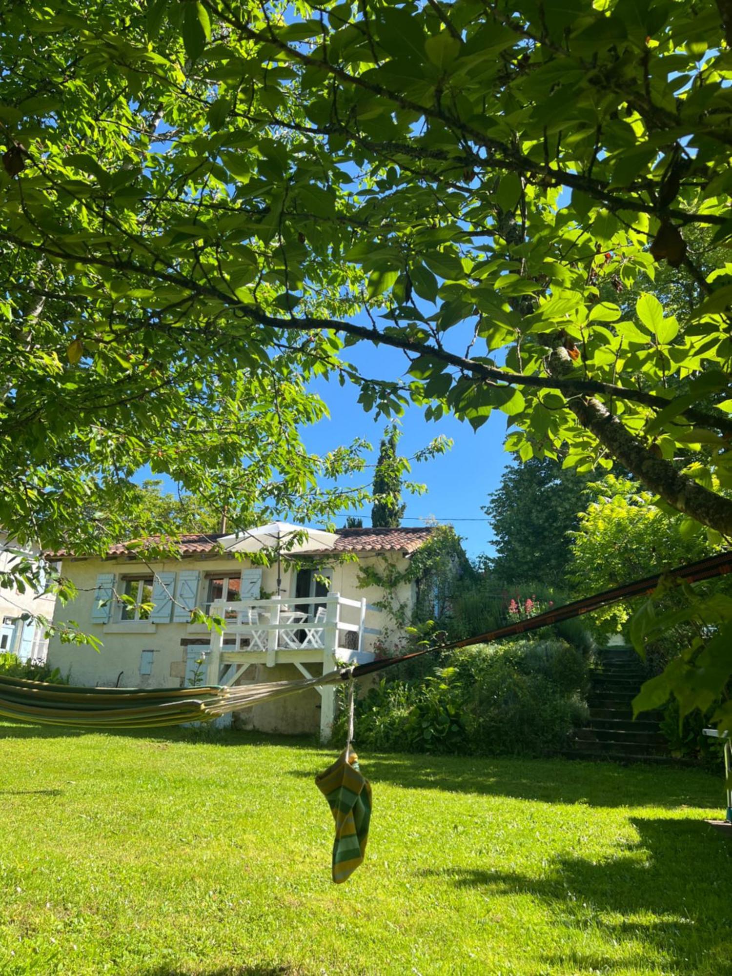 La Colline De Tilleul - Les Deux Puits - Cosy Cottage With Swimming Pool Near Aubeterre Saint-Romain  Exterior photo
